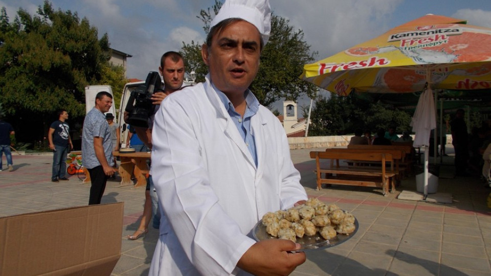 Цонко Цонев омайва жури с кюфтета от калмари | StandartNews.com