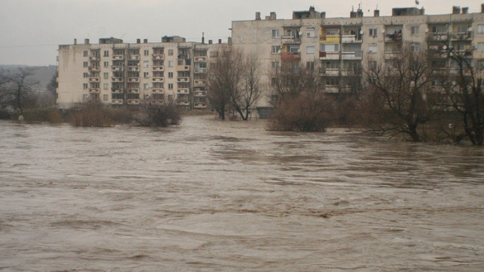 Бисер се евакуира в ужас от нов потоп | StandartNews.com