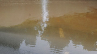 Община Бургас издирва двамата смелчаци, спасили десетки във водния ад снощи