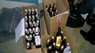 Безакцизен алкохол и въздушна пушка са иззети в Кърджали и Крумовград
