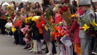 Учители призовават: Дарете за пострадалите парите за цветя