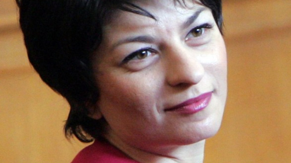 Десислава Атанасова: Когато загиват хора, не е редно да сме на концерти | StandartNews.com