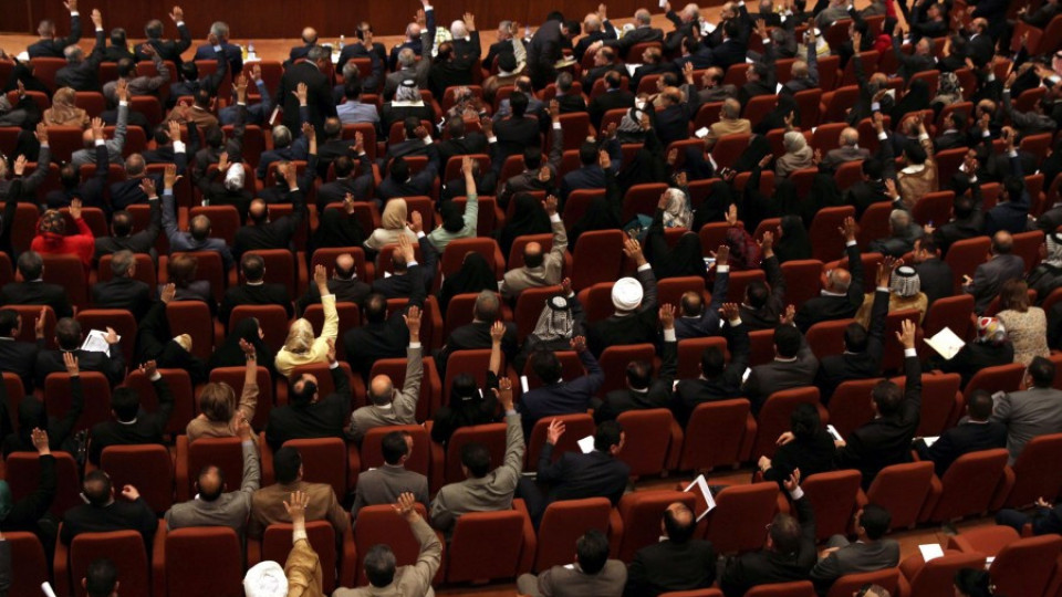 Парламентът в Ирак одобри новото правителство | StandartNews.com
