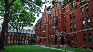 Бивш студент дари $350 млн. на Харвард