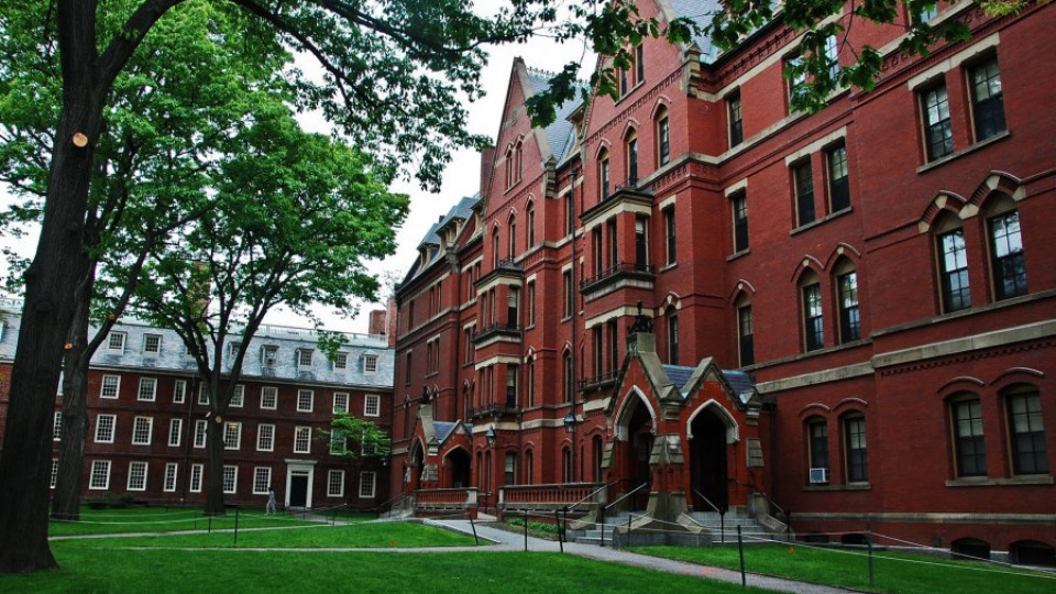 Бивш студент дари $350 млн. на Харвард | StandartNews.com