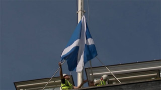 Шотландски флаг над „Даунинг стрийт”