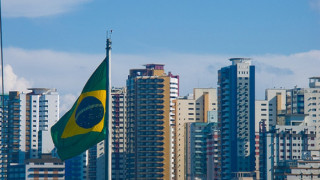 Moody’s смени перспективата на рейтинга на Бразилия на негативна