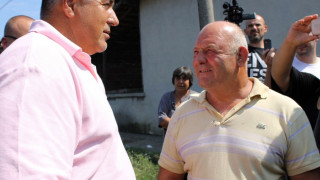Борисов дари три къщи, лодка, автомобил и ел-уреди на пострадалите в Ченгене скеле