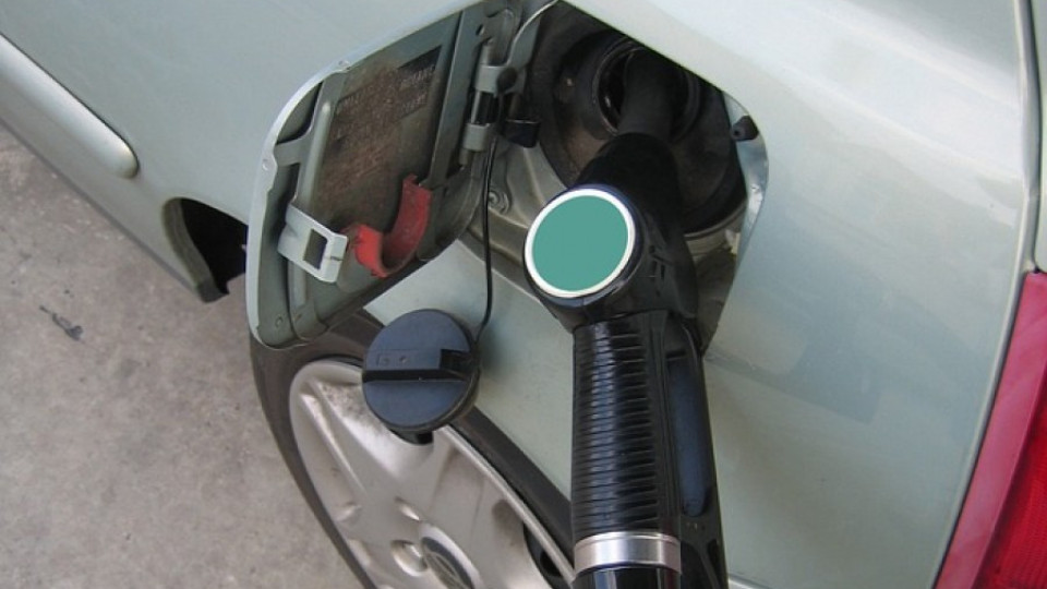 Следят всеки литър бензин за платен акциз | StandartNews.com