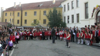 Кмет одобри ремонтите на училищата в Банско