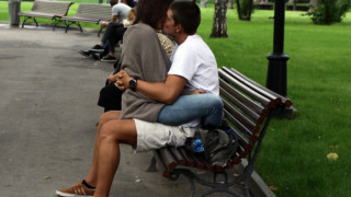 Слънце на изток, дъжд на запад в събота 