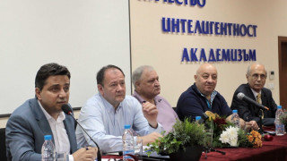 Миков, Дъбов и Търновалийски разговаряха със студенти на КИА в Пловдив