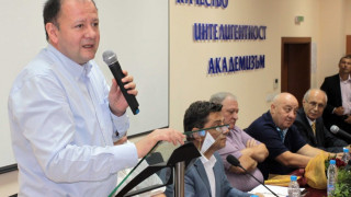 Миков, Дъбов и Търновалийски разговаряха със студенти в Пловдив