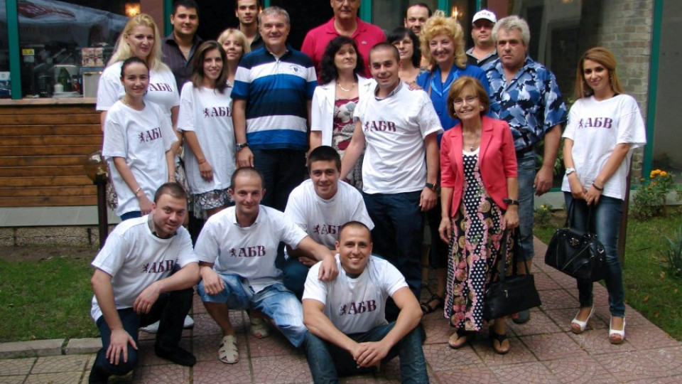 Румен Петков връчи членските карти на младежи от АБВ | StandartNews.com