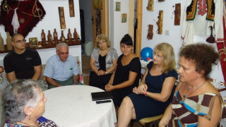 Кандидатът от ГЕРБ-Шумен Донка Иванова посети шуменските занаятчии