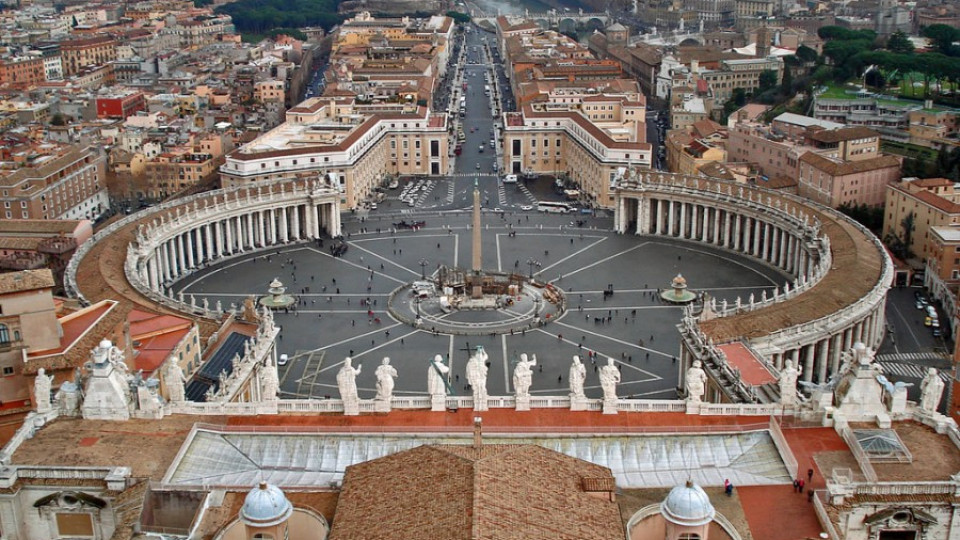 Откриха кокаин и канабис в кола на Ватикана | StandartNews.com