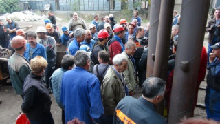 Миньорите от "Черно море" стачкуват под земята
