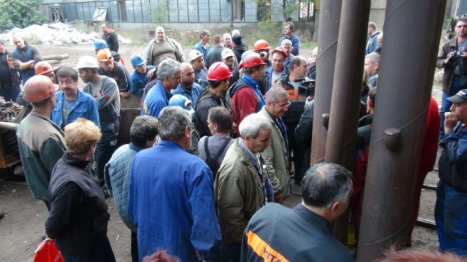 Миньорите от "Черно море" стачкуват под земята | StandartNews.com