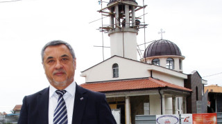 Симеонов вдигна храм в Бургас