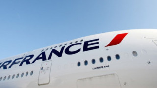 „Ер Франс" изпълнява 41% от полетите, стачката продължава