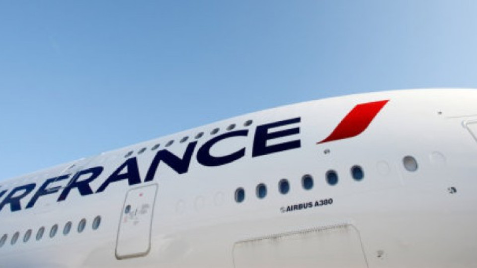 „Ер Франс" изпълнява 41% от полетите, стачката продължава | StandartNews.com