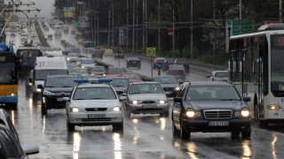 Реки по улиците и задръствания в столицата