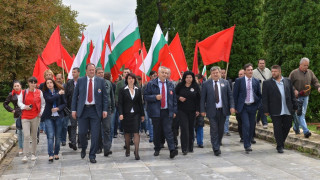 Лидерът на БСП  Михаил Миков рецитира „Септември” в Монтана