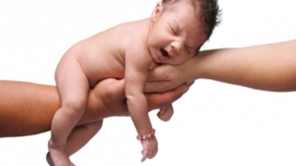 Българка опита да продаде бебето си за 8000 евро | StandartNews.com