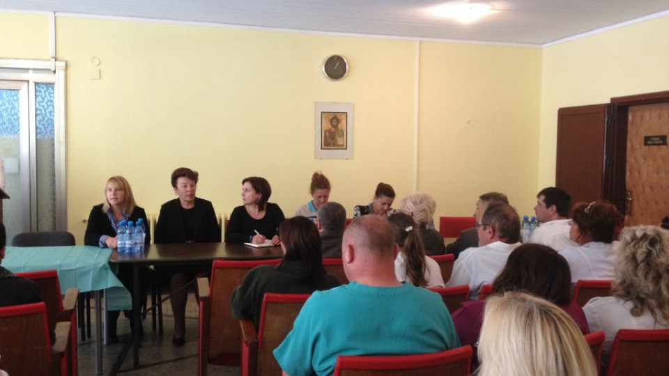 Румяна Бъчварова се срещна с персонала на Пета градска болница | StandartNews.com