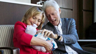 Клинтън се щракна с внучката
