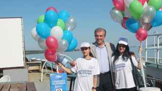Кандидат-депутат агитира на кораб по Дунава