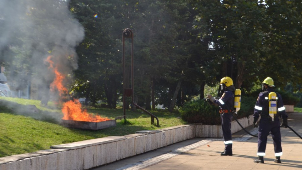 Полицаи и пожарникари готвят протест заради пенсионирането | StandartNews.com