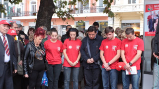 Пловдивски социалисти сведоха глави в памет на загиналите в Горни Лом
