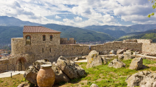 СНИМКИ: Тутракан и Пещера в люта битка за Чудесата