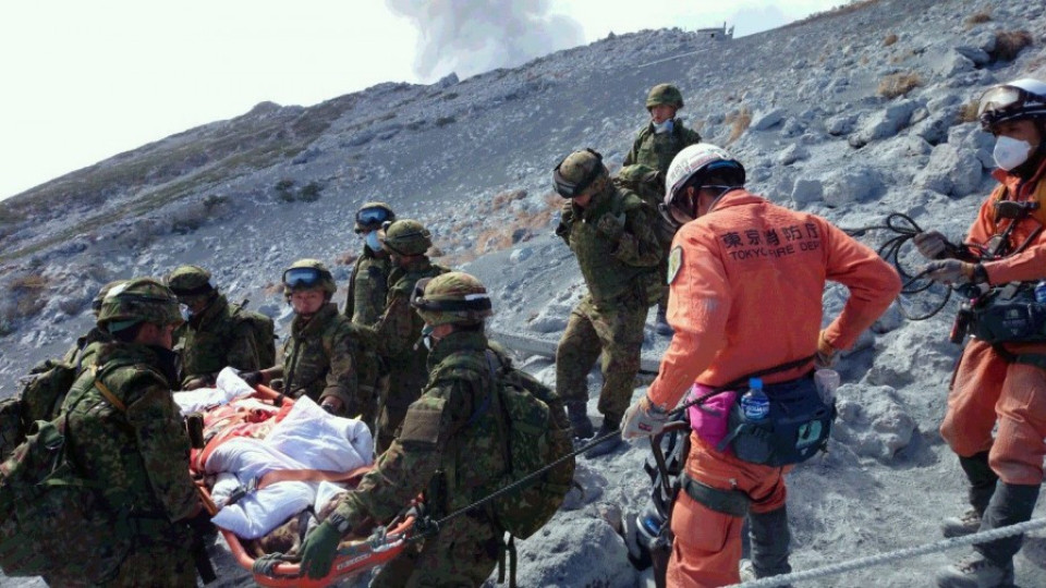 Откриха още 3 тела по склоновете на вулкана Онтаке | StandartNews.com