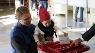 Партия „Съгласие" продължава да води на изборите в Латвия