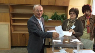 Ахмед Доган упражни правото си на глас