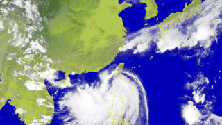 Японски тайфун остави 22 хил. домакинства без ток