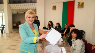 Чакърдъкова гласува за успешна България