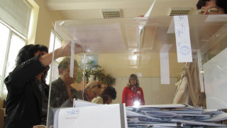Всички партии имат по около 10 на сто от първите протоколи