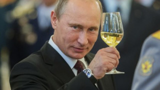 Путин като Херкулес в изложба за ЧРД