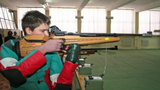 Стрелецът с първата ни квота за Рио работи като дърводелец