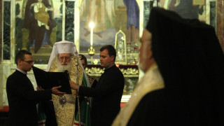 Църквата получи документите за собственост на "Александър Невски"