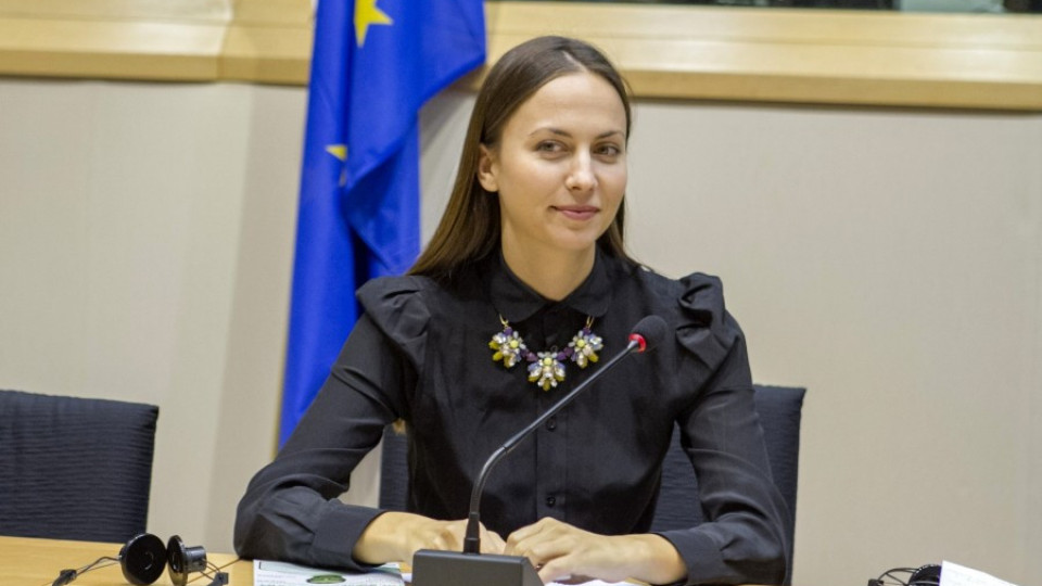 Евродепутатът от ГЕРБ Ева Паунова: Днешните младежи са утрешните лидери | StandartNews.com