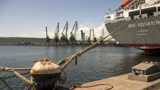 Пристанище Варна е затворено заради мъгла