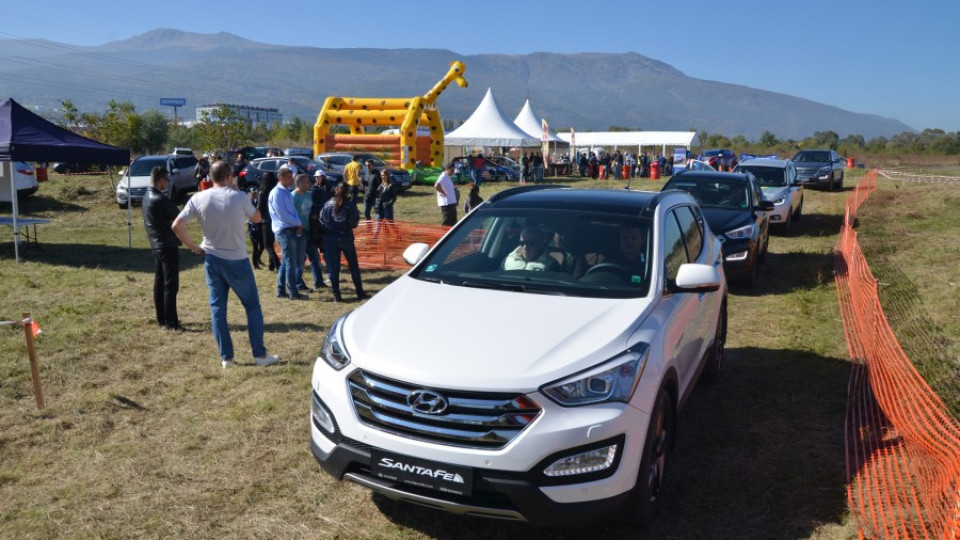 Стотици тестваха SUV автомобилите на Hyundai | StandartNews.com