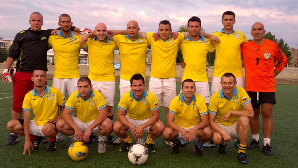 Шампиони по мини футбол в благотворителен мач за събиране на средства за лечението на Тинка | StandartNews.com