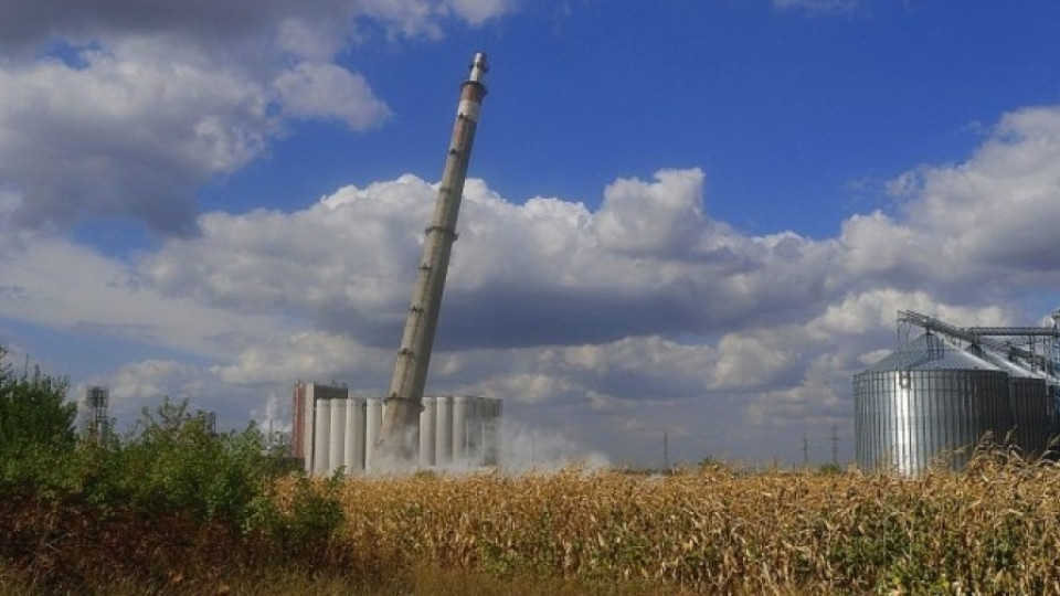 Събарят 120-метров комин днес в Пловдив | StandartNews.com