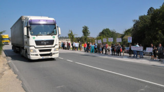 Протест от Дупница блокира Е-79