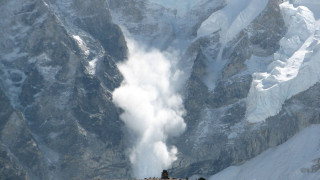 Четирима туристи загинаха при лавина в Непал